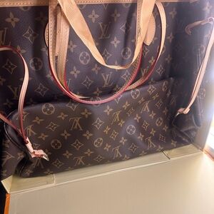 Large brand new Louis Vuitton tote/shoulder bag never worn